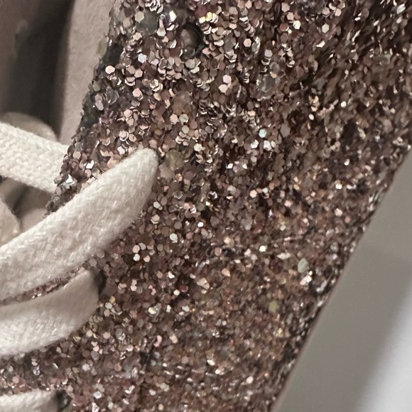 💫✨ 5 for $20 || super cute NWOT gold sparkle / sequin old navy sneakers - size 8 - Picture 2 of 10